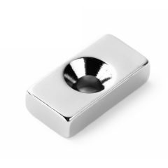   Neodimium téglatest mágnes 20x10x5 mm N48 süllyesztett furattal
