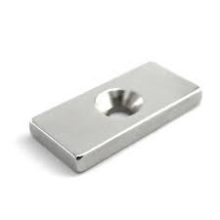 Neodimium téglatest mágnes 40x20x5 mm N48 süllyesztett