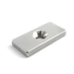 Neodimium téglatest mágnes 40x20x5 mm N48 süllyesztett